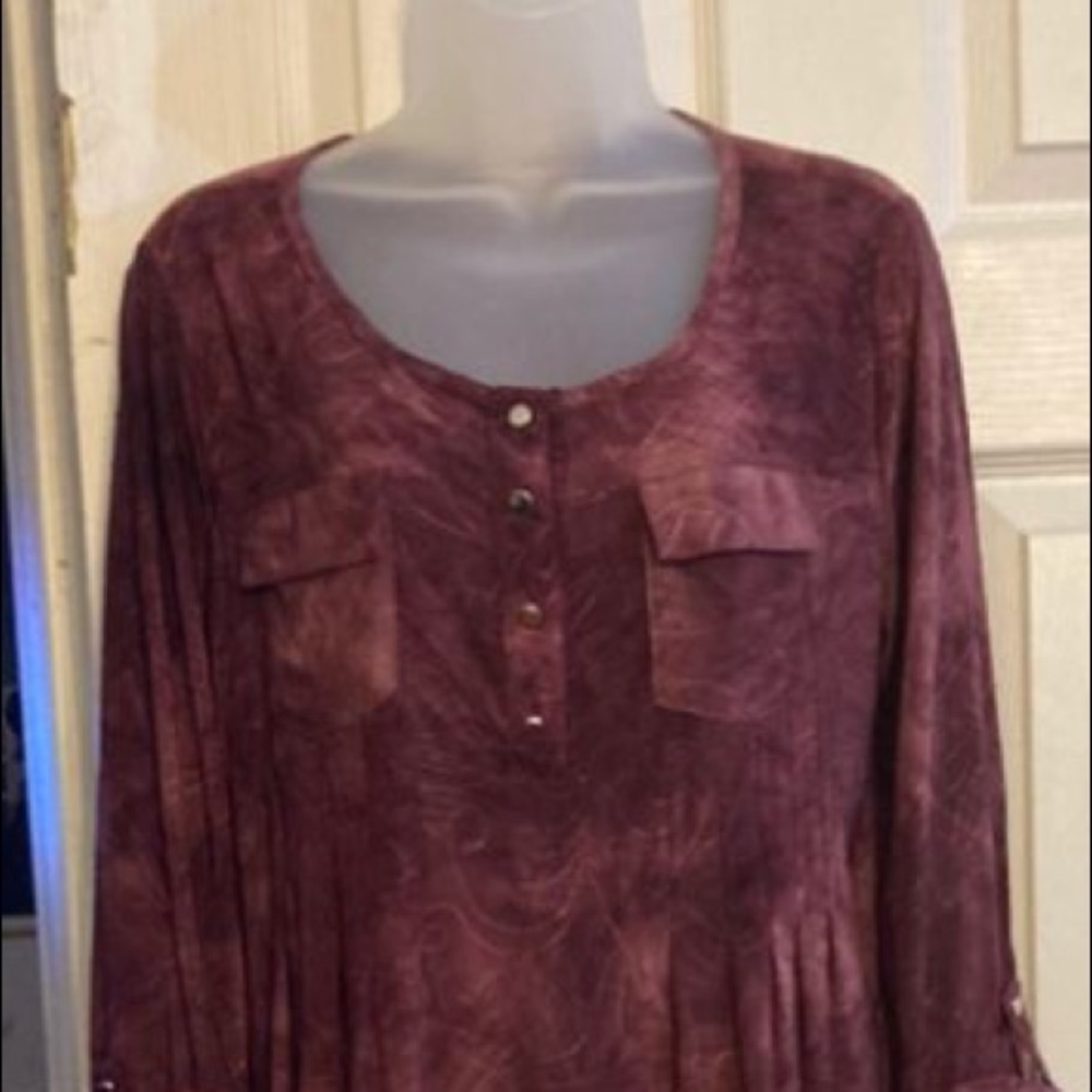 Women’s Top - Picture 2 of 4
